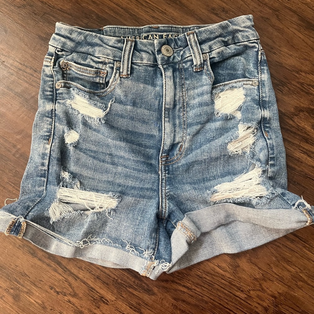 American Eagle Curvy Hi-Rise Shortie Distressed Light Wash Size 6